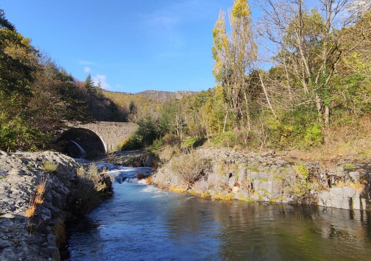 Burzet Rives De Bourges 아파트 외부 사진