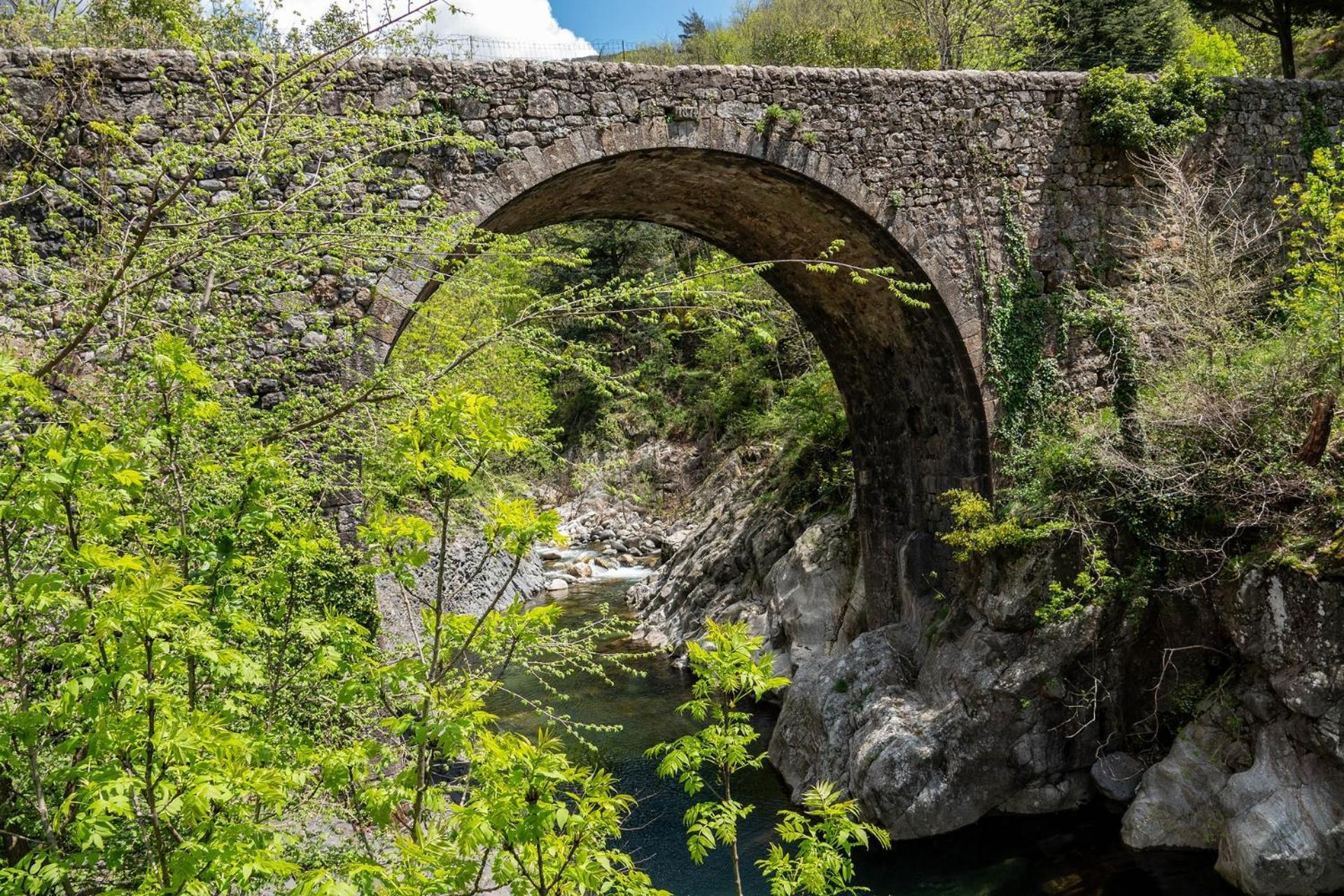 Burzet Rives De Bourges 아파트 외부 사진