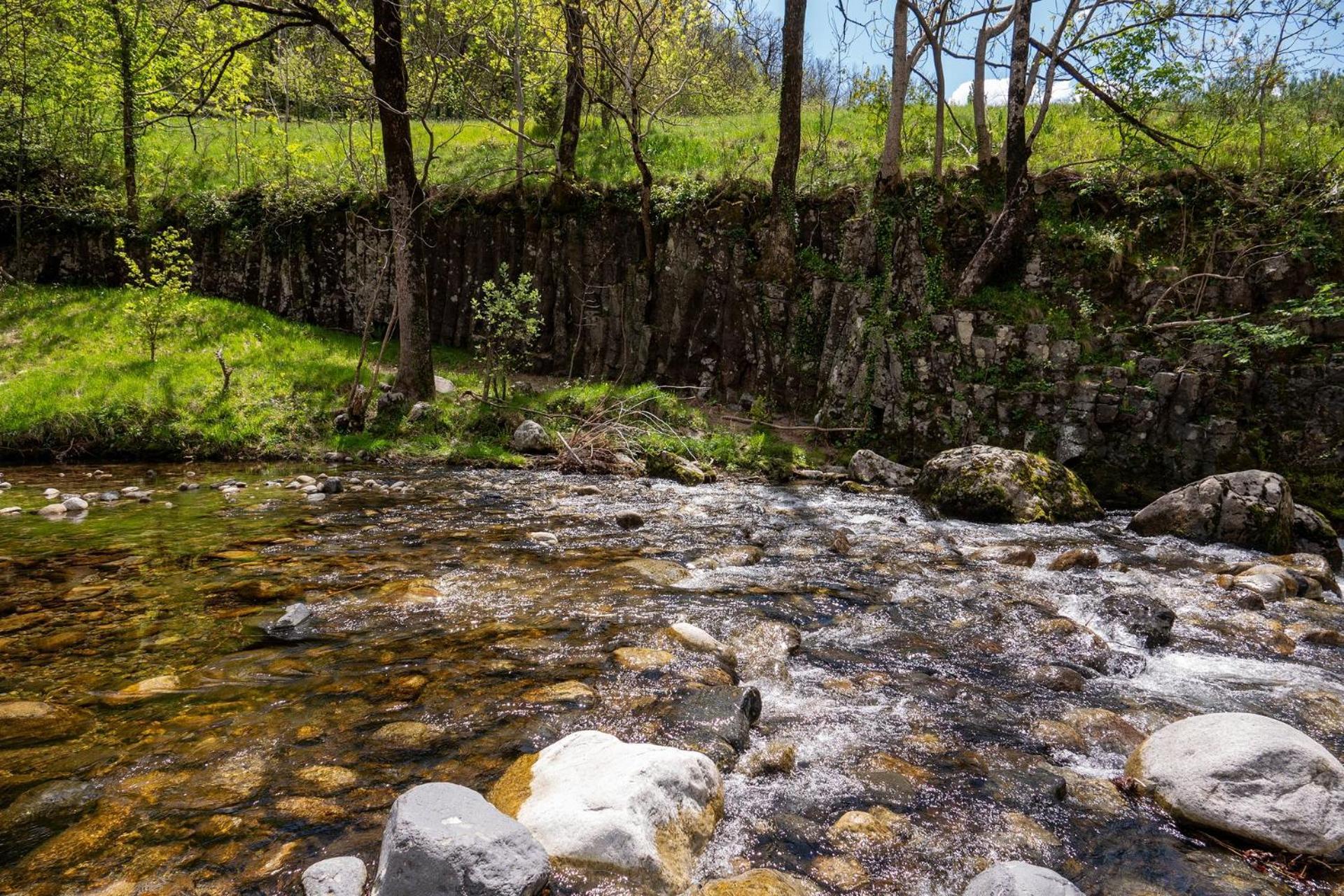 Burzet Rives De Bourges 아파트 외부 사진